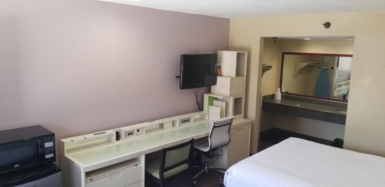 Century Motel Buena Park Room photo